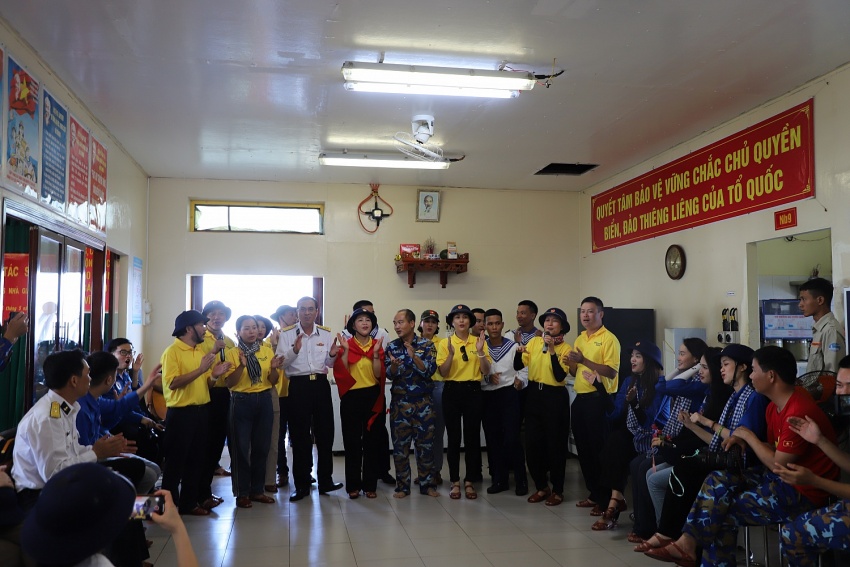 Tập đoàn Dầu khí Việt Nam thăm, động viên cán bộ chiến sĩ, người dân tại huyện đảo Trường Sa và Nhà giàn DK1/9 – Ba Kè